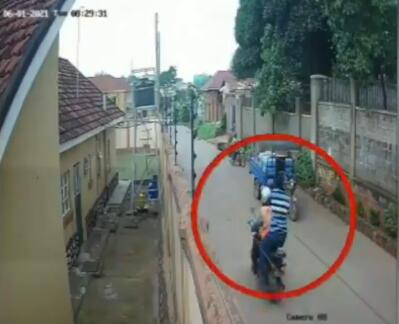 CCTV footage of two motorbikes.